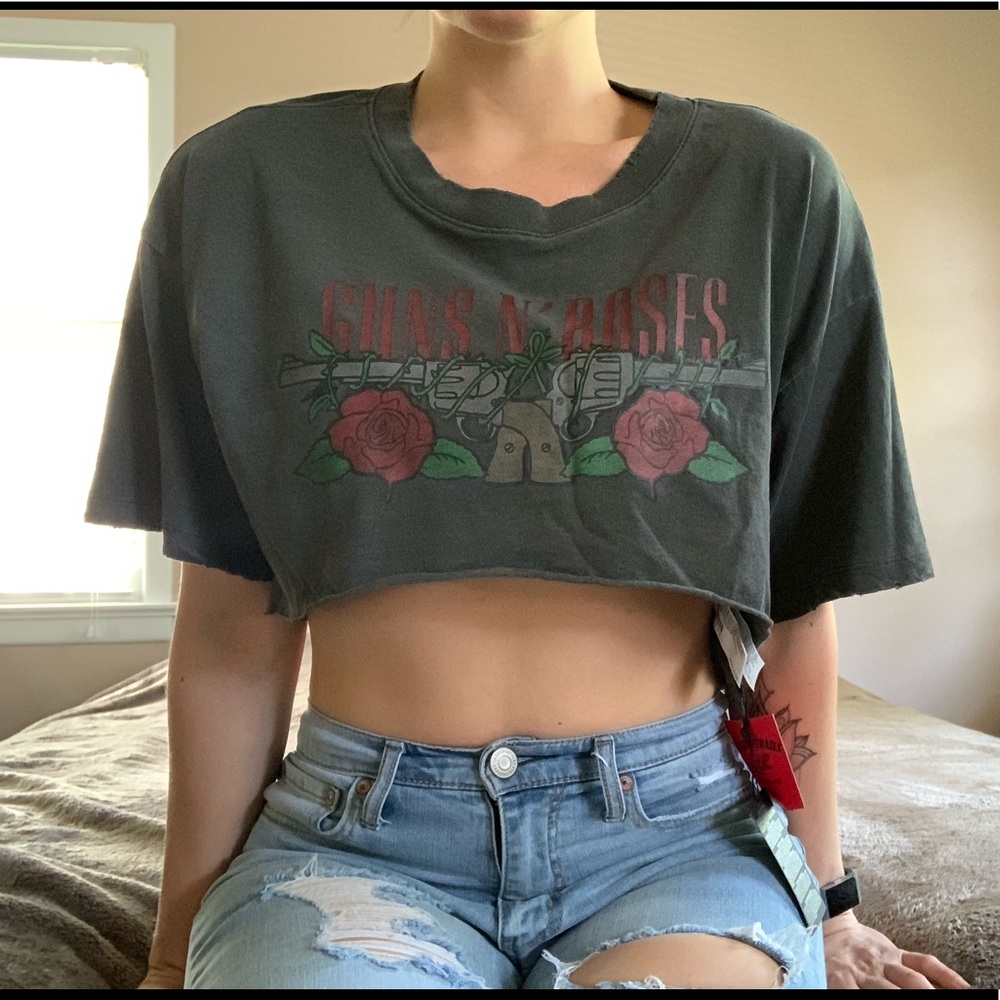 Gray Guns N’ Roses cropped tee